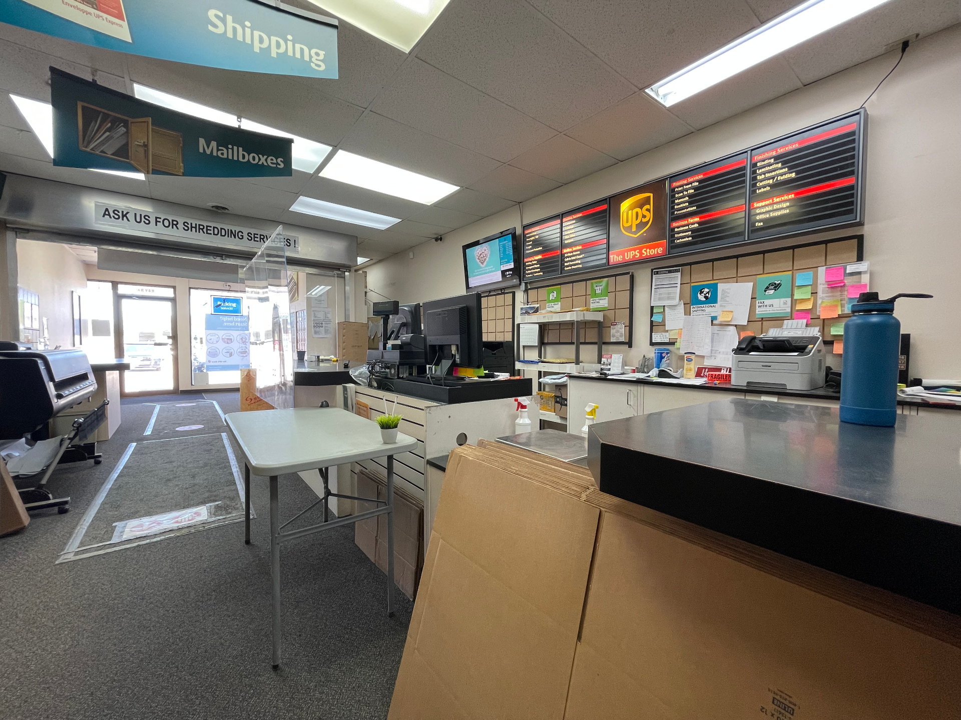 UPS 加盟店转让 · 萨斯卡通 8 街黄金地段——林与唐地产 - 13